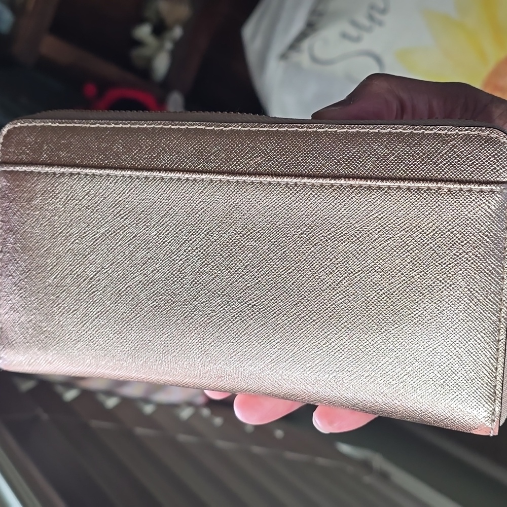 ✨Kate Spade Metallic Gold Zip Around Wallet ✨ - Picture 7 of 11